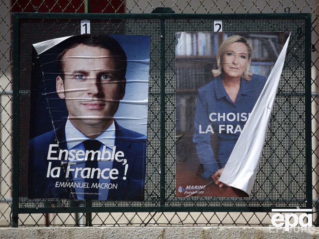За пост президента Франції борються Макрон і Ле Пен