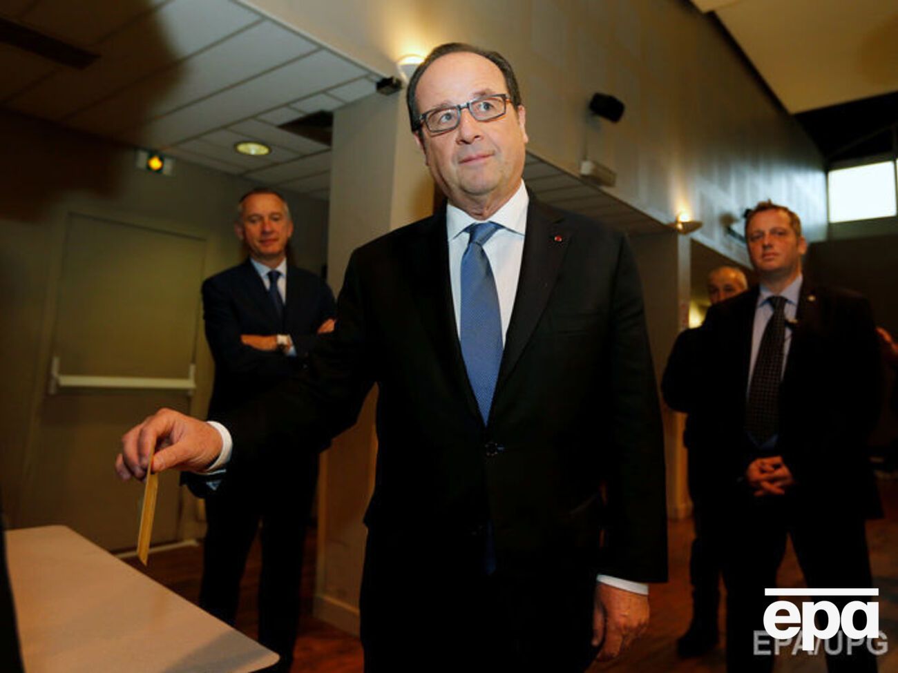 Олланд проголосовал на президентских выборах