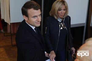 Порошенко назвав перемогу Макрона (на фото) видатною