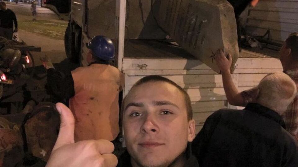 Коммунальщики убрали камень