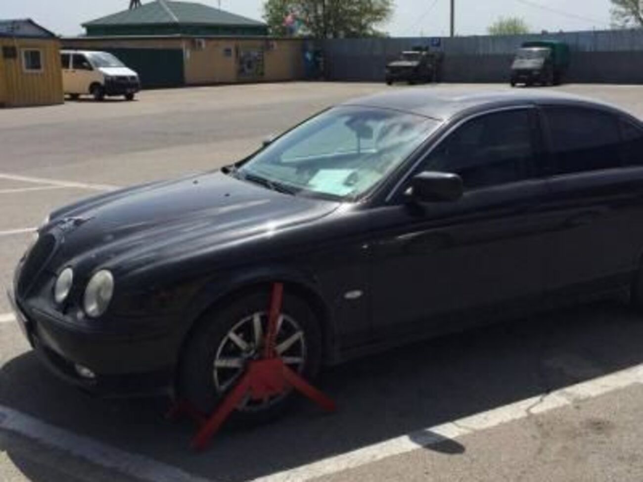 Прикордонники затримали викрадений в Італії Jaguar