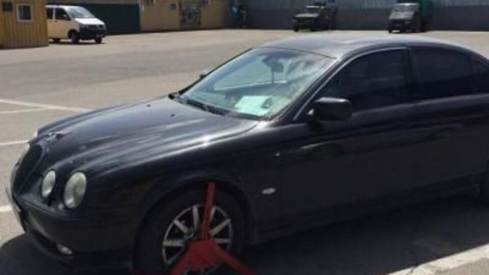 Прикордонники затримали викрадений в Італії Jaguar