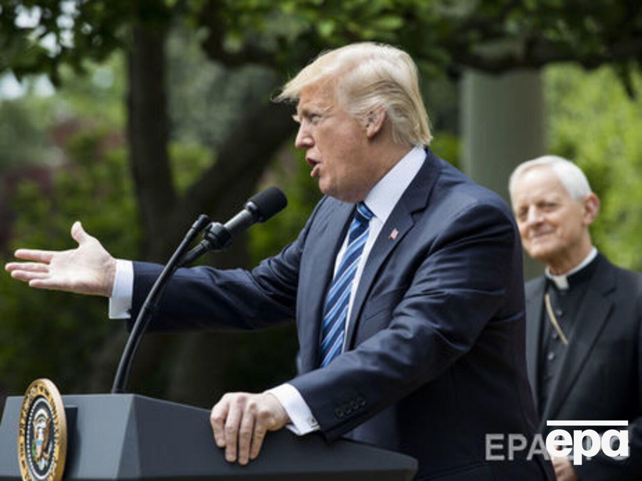Трамп прокоментував перемогу Макрона на виборах