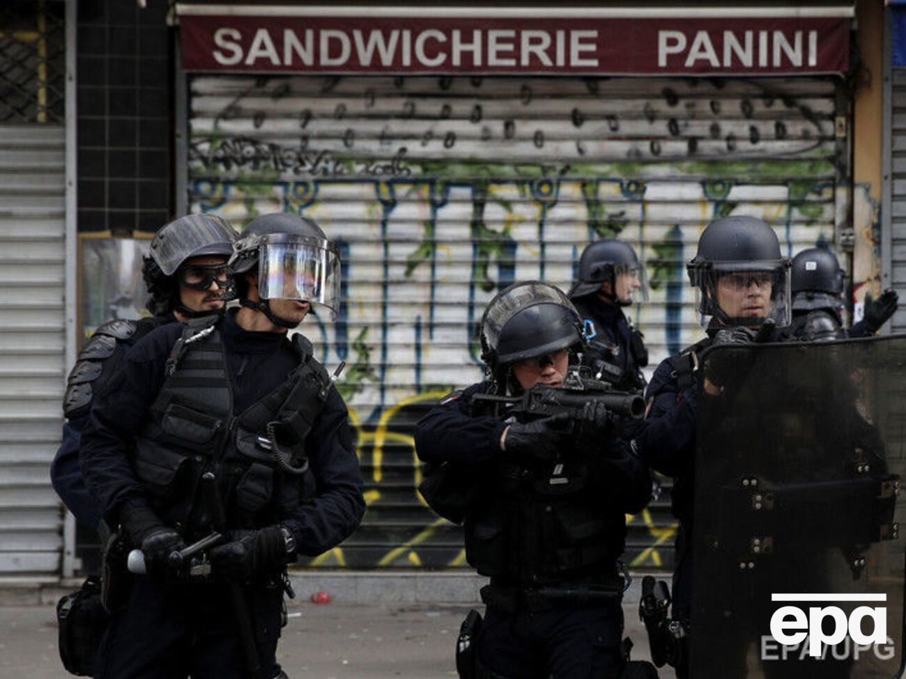 Французька поліція провела десятки затримань після оголошення підсумків виборів