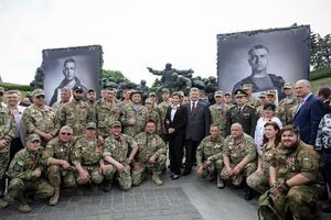 Порошенко подчеркнул, что четвертое поколение – это дети независимой Украины, "молодой цвет нашей украинской нации"