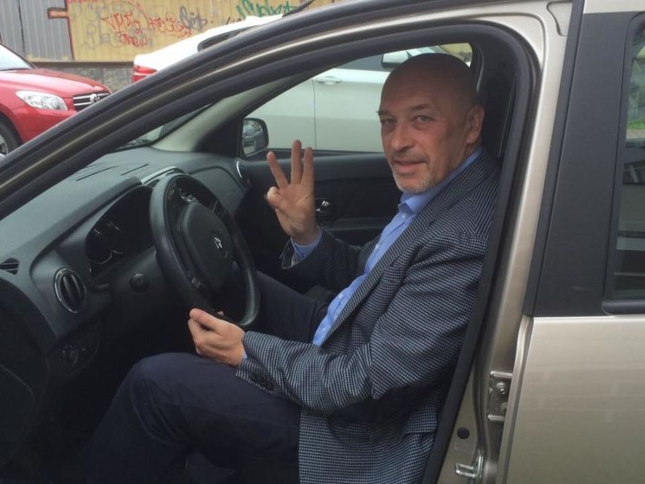 Тука считает покушение на Захарченко неправдоподобным