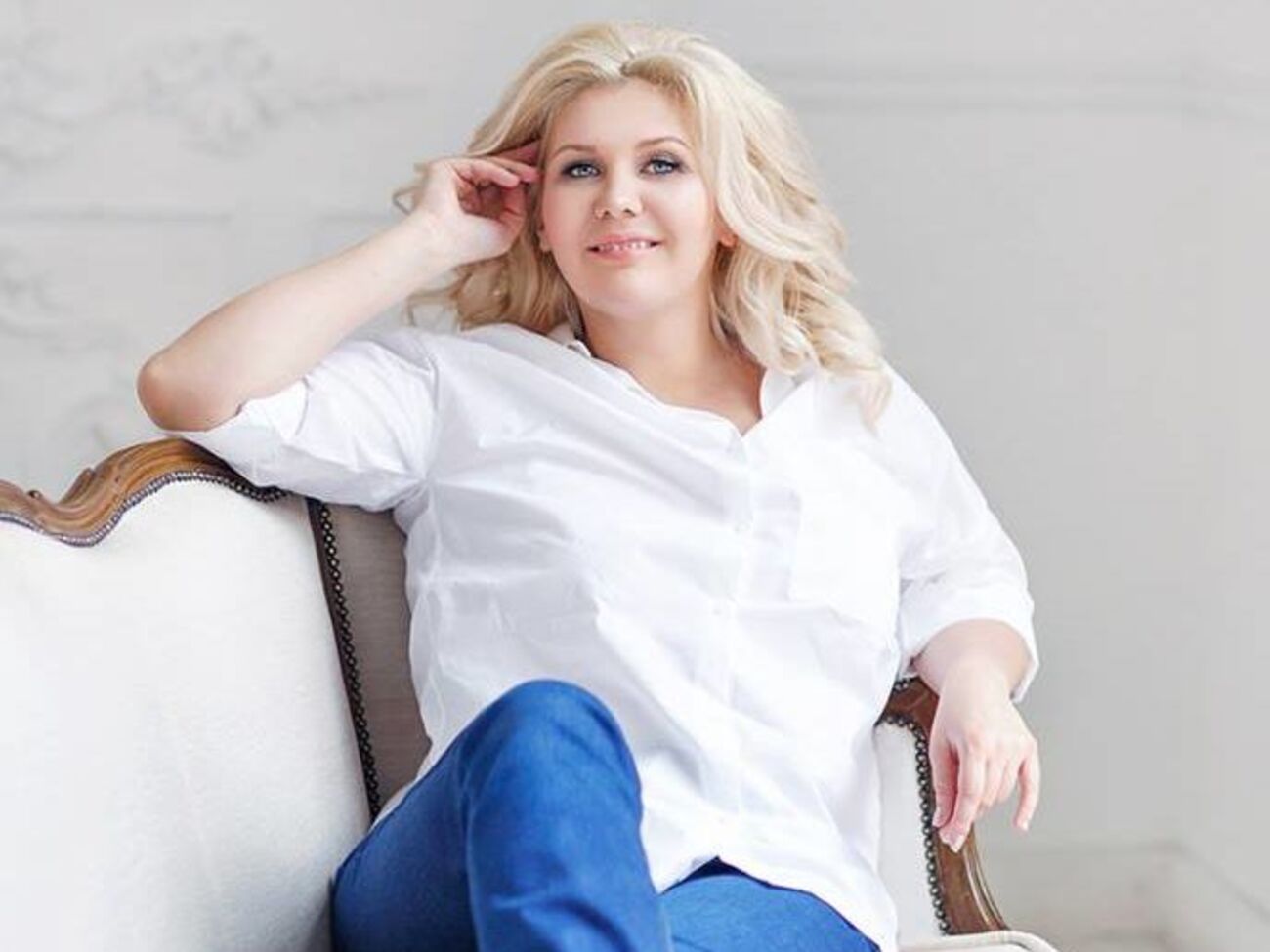 Усе покоління моєї мами так учинило. Відклало молодість на старість. На потім