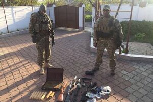 Правоохранители нашли оружие в ходе обысков, которые проводились сразу в нескольких городах Украины