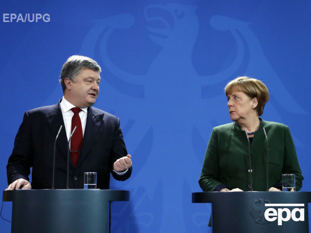 Порошенко и Меркель поговорили по телефону