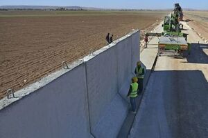 Турция уже построила бетонную стену на границе с Сирией и Ираком