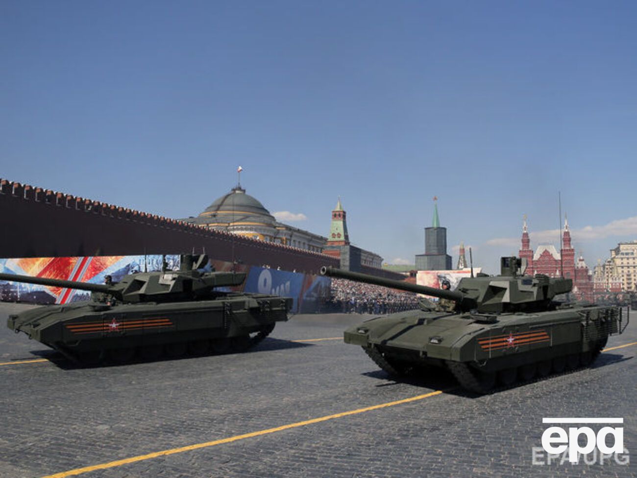 Танки "Армата" во время парада на Красной площади