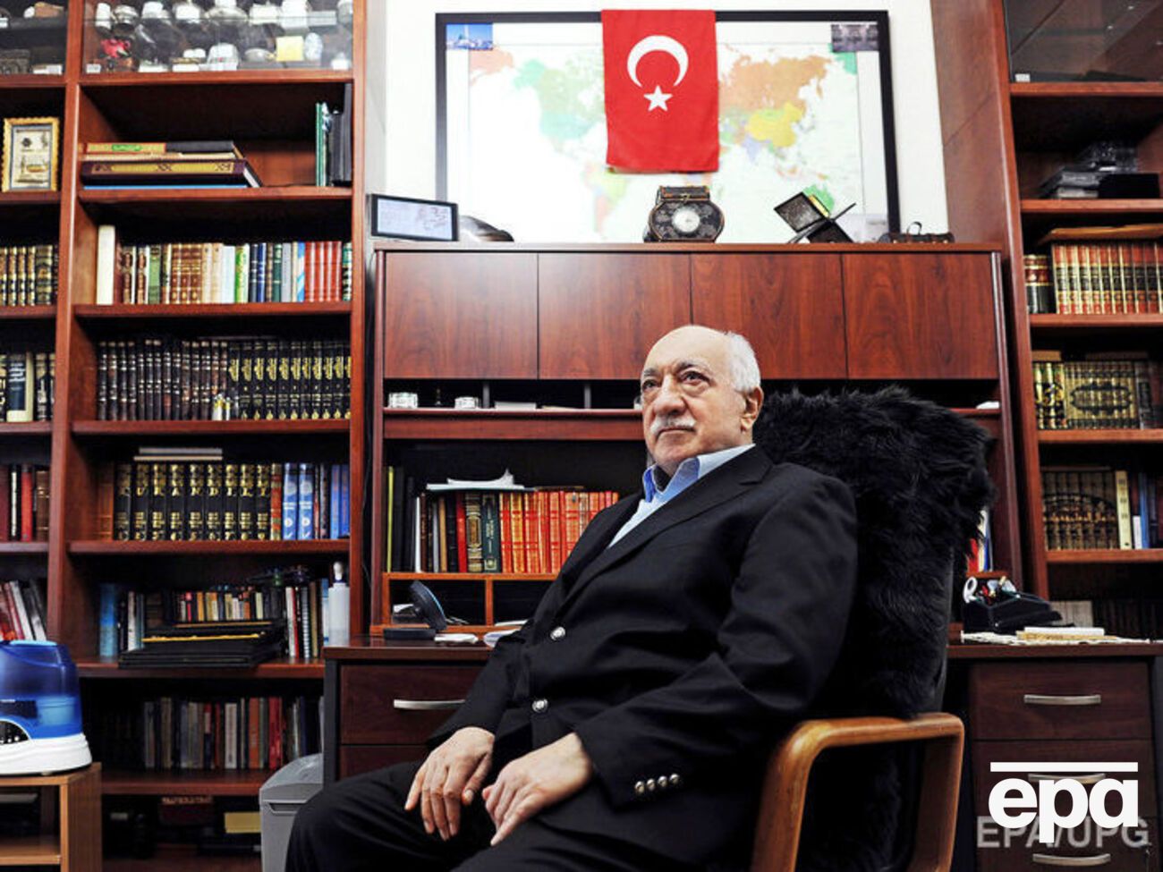 Гюлена обвинувачують в організації спроби військового перевороту в Туреччині