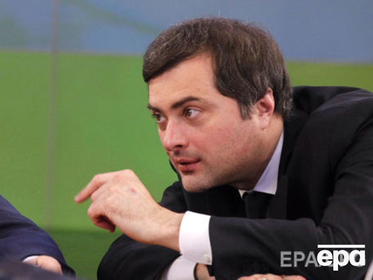 Сурков використав у своєму вірші словосполучення "тает лед"