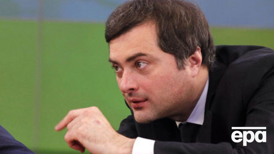 Сурков использовал в своем стихотворении словосочетание "тает лед"