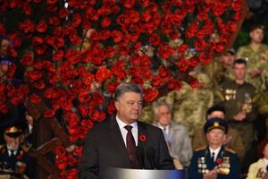 Порошенко призвал помнить уроки истории и не допустить триумфа агрессора