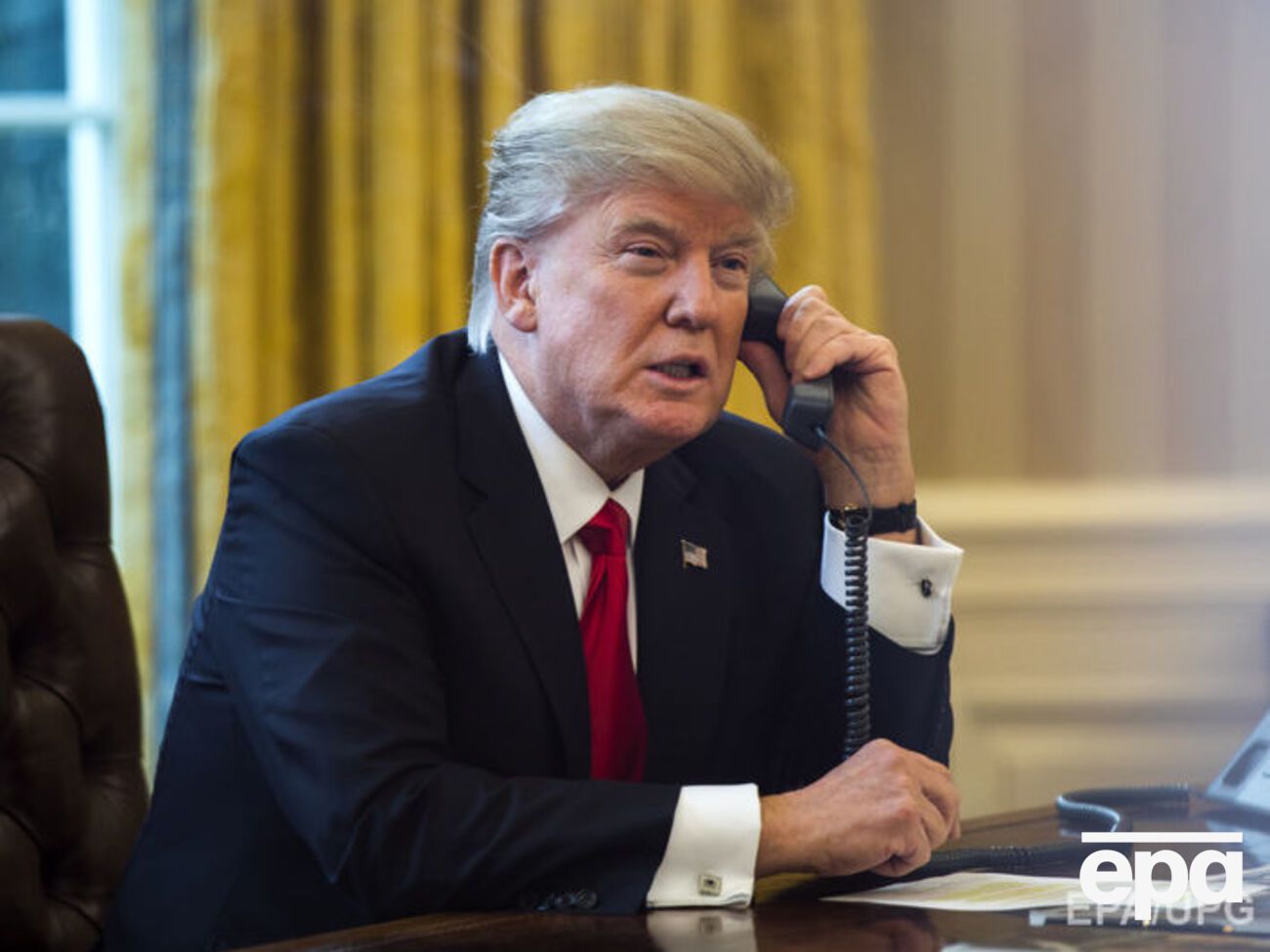 Трамп поговорил с Макроном по телефону