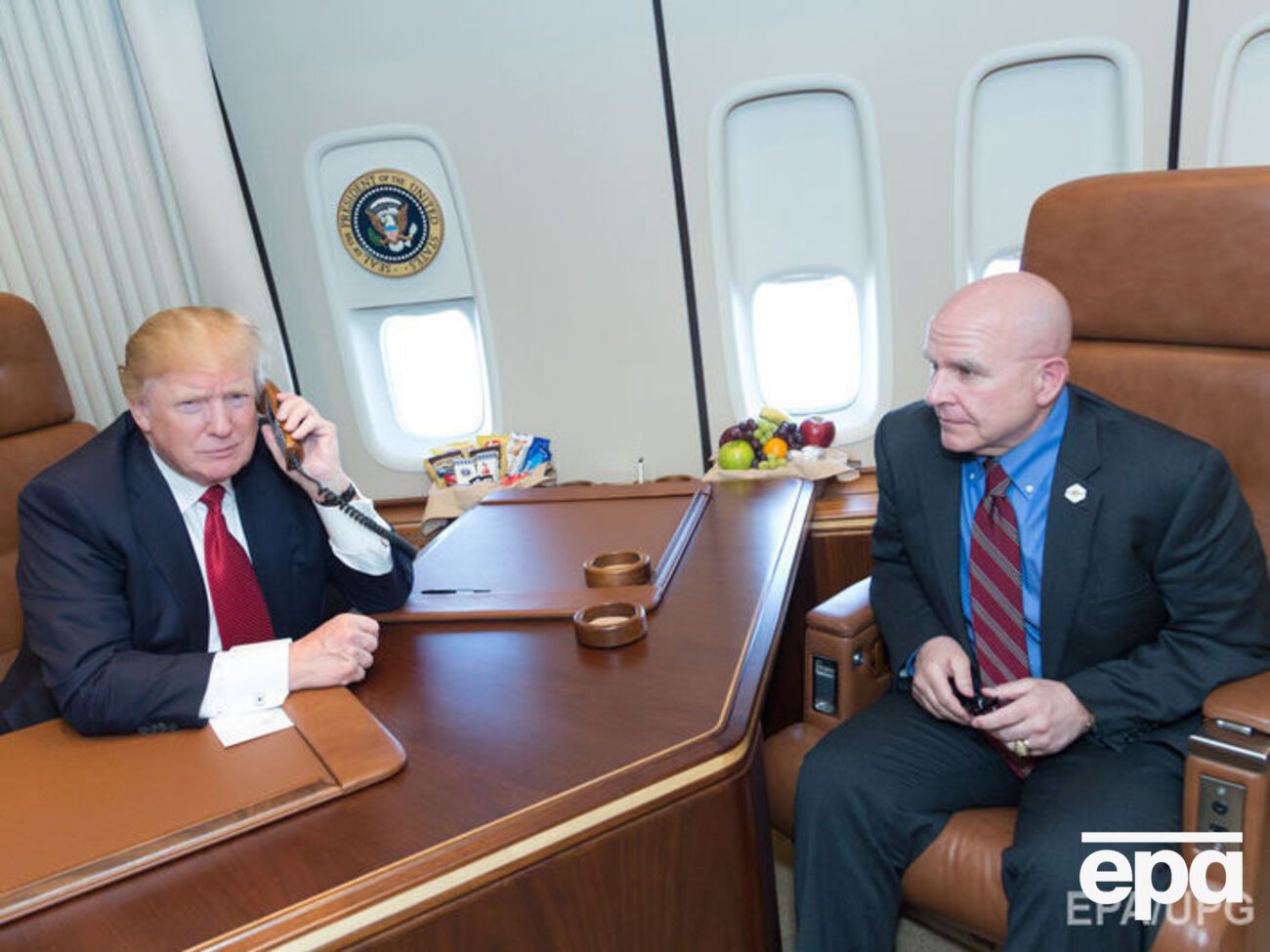 Источники в Белом доме заявили об охлаждении отношений между Трампом и Макмастером