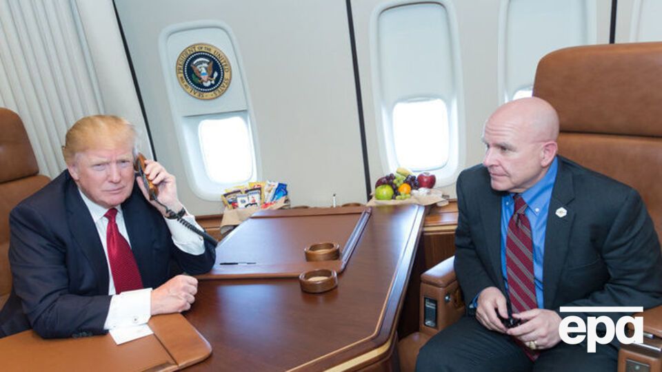Источники в Белом доме заявили об охлаждении отношений между Трампом и Макмастером