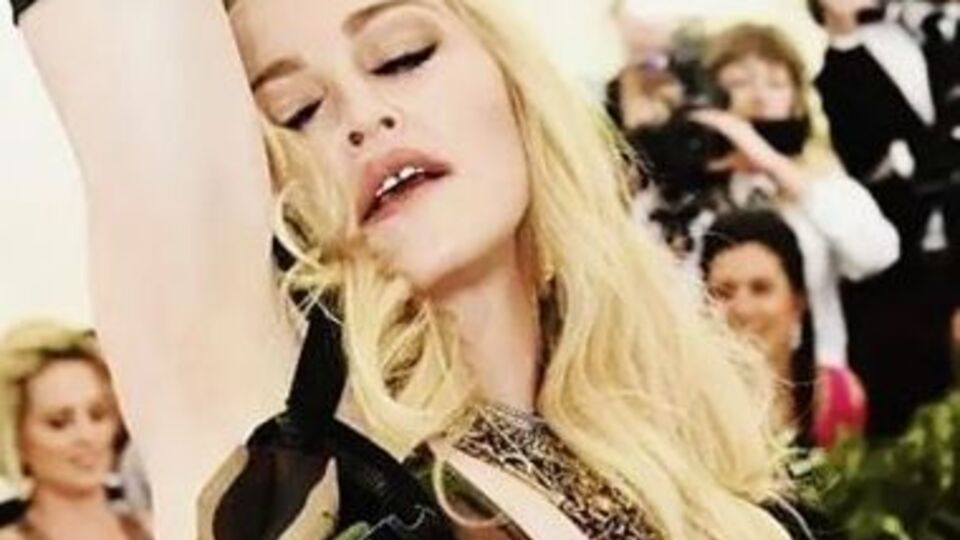 Мадонна показала ню-снимки в личном блоге