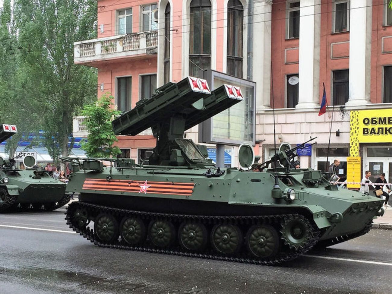 У Донецьку бойовики провели військовий парад