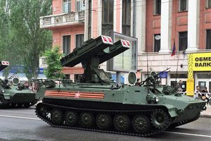 У Донецьку бойовики провели військовий парад