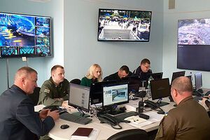 У відомчому ситуаційному центрі поліція стежить за перебігом подій у режимі онлайн