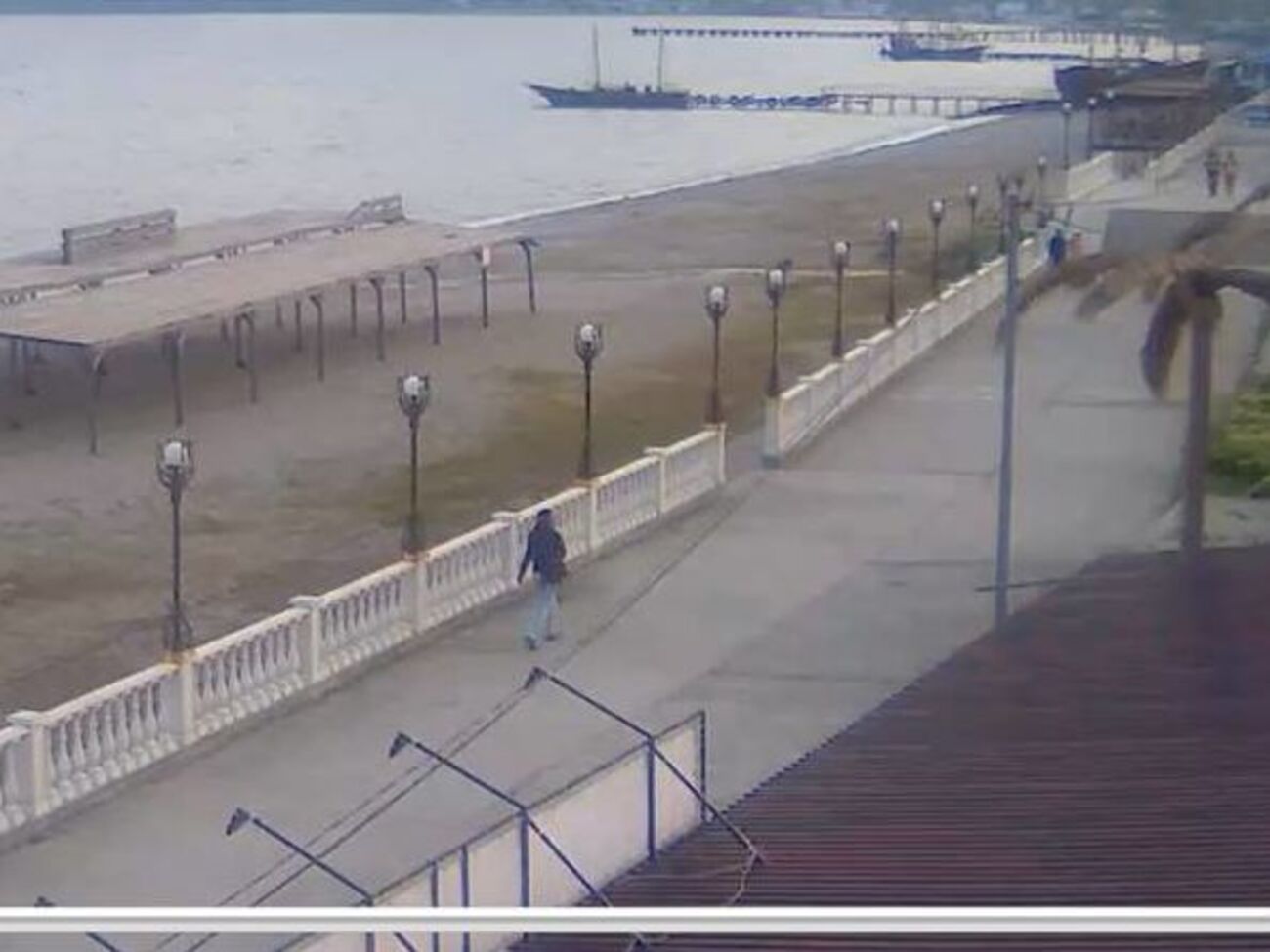 На пляжах у Криму малолюдно