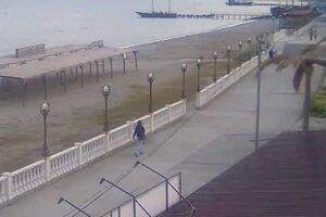 На пляжах у Криму малолюдно