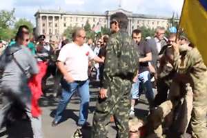 Бійку між афганцями та націоналістами спровокувала поява червоно-чорного прапора