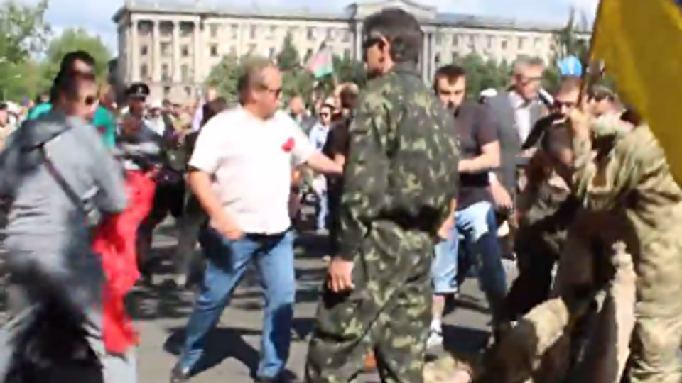 Бійку між афганцями та націоналістами спровокувала поява червоно-чорного прапора