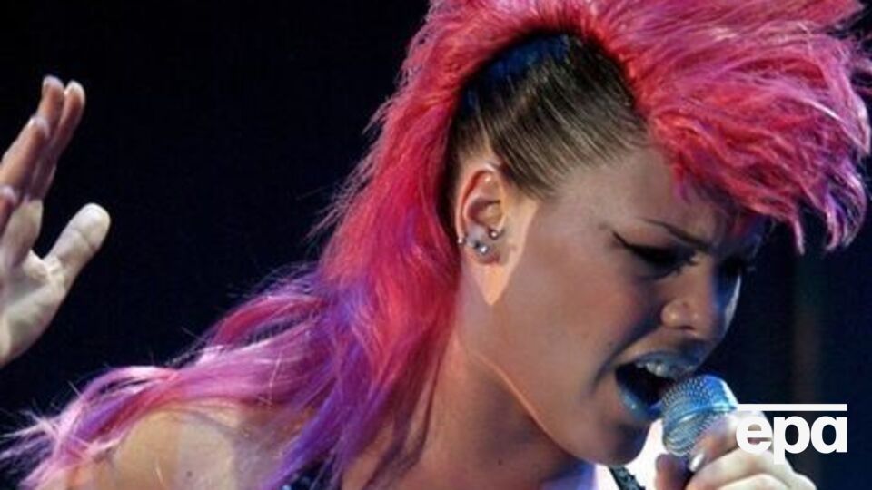 Pink показала фото детей