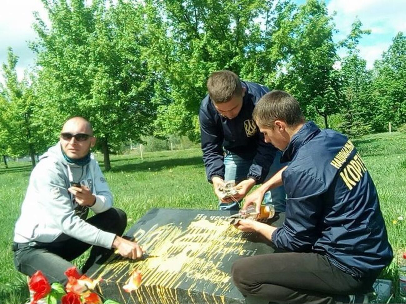 Активісти "Національного корпусу" відмили фарбу