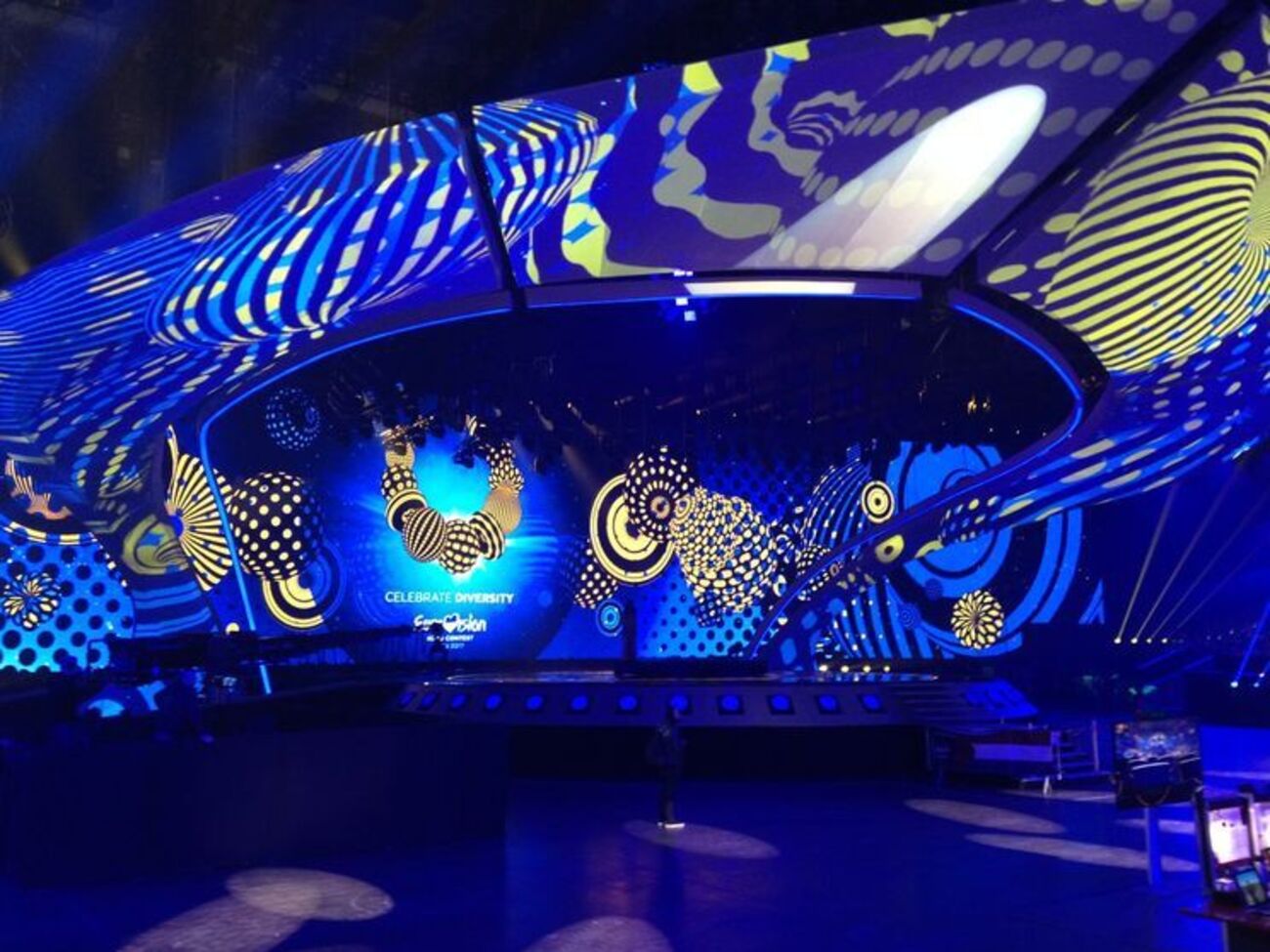 Сьогодні виступають 18 учасників, 10 із них за підсумками голосування вийдуть у фінал