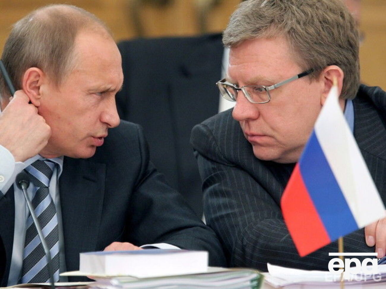 Кудрин (справа) считает, что Путин не согласится с его планом