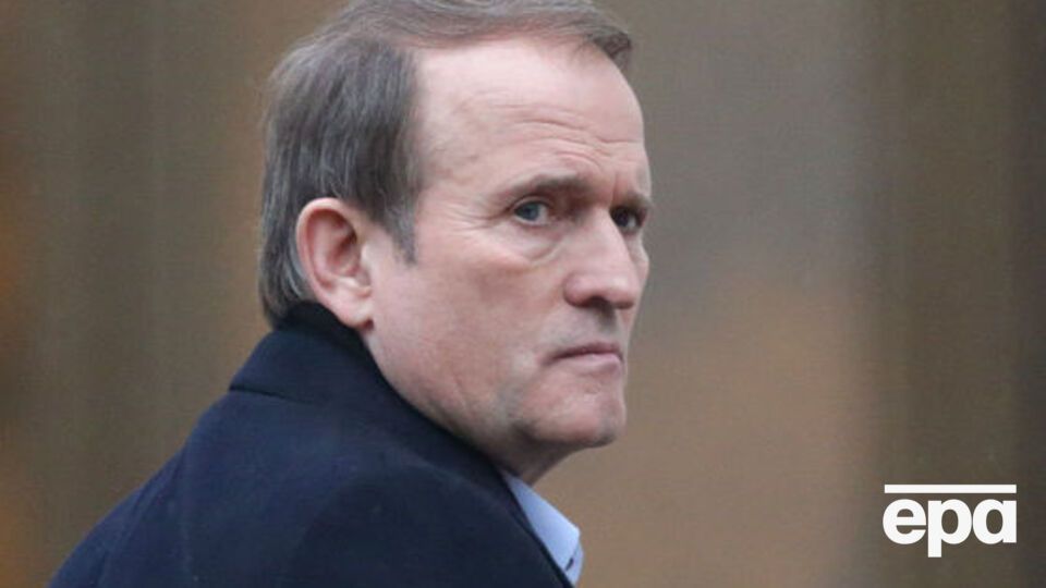 Екс-глава Адміністрації Президента Віктор Медведчук із травня 2015 року входить до складу мінської тристоронньої контактної групи, займається питанням обміну полонених