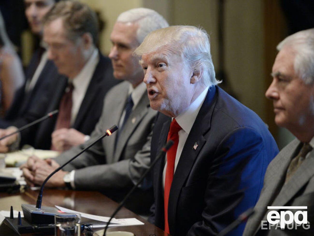 Администрация Трампа ввела новую, более подробную анкету для получения визы