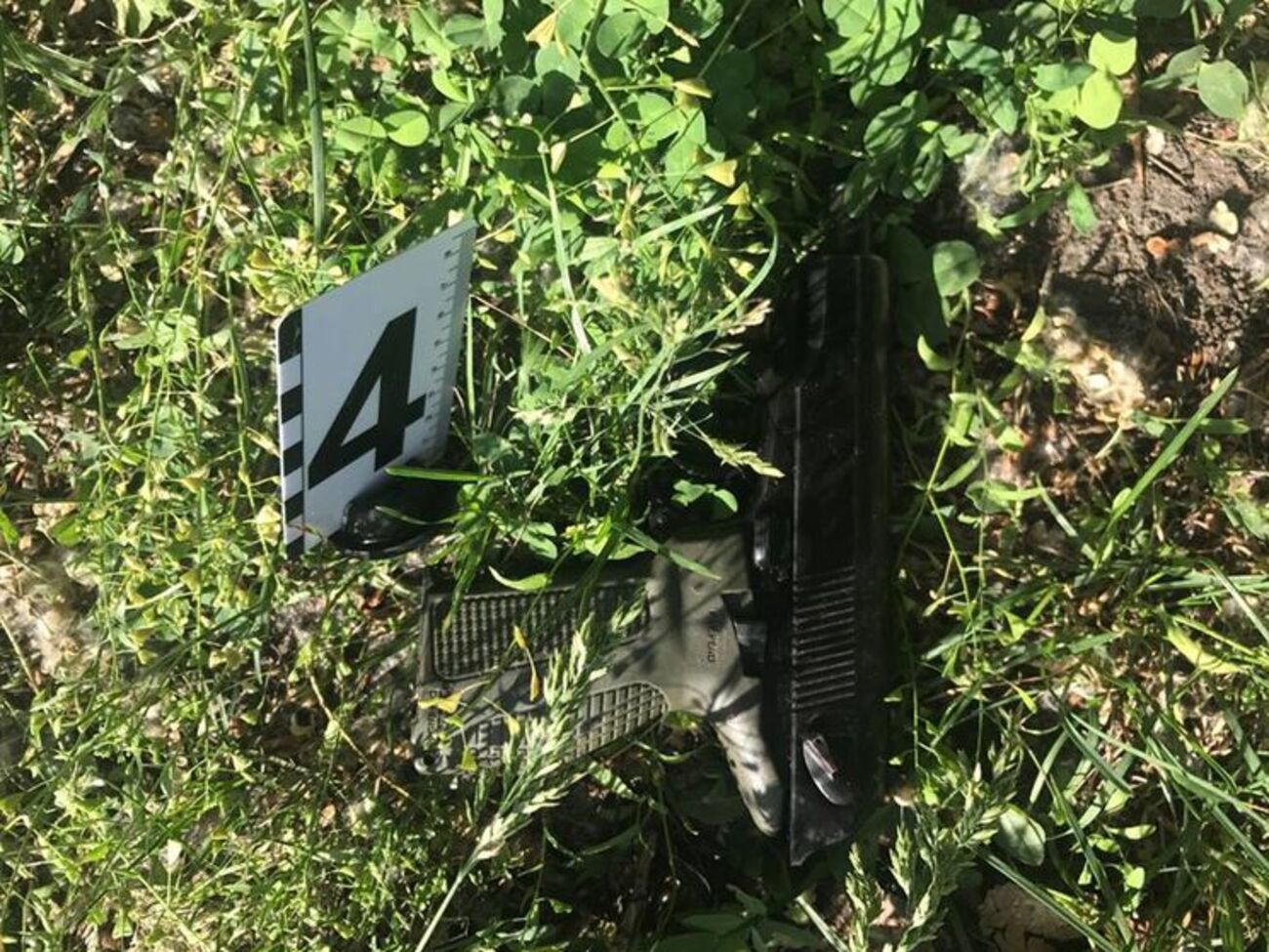 Найденное на месте стрельбы оружие