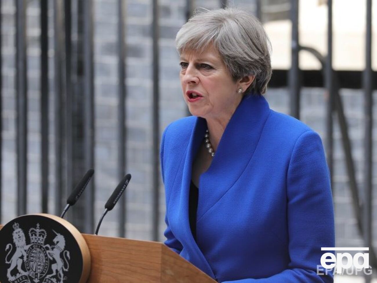 Мэй уже формирует новое правительство