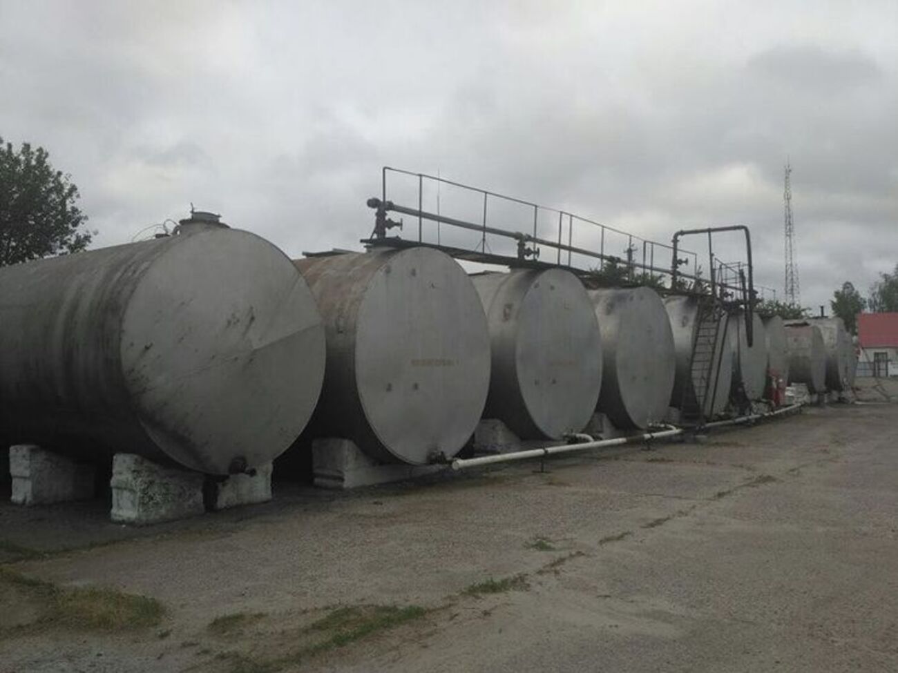 Ділки автоцистернами вивозили нафтопродукти до сусідніх областей