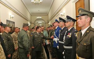Полторак оглянув елементи форменого одягу – ремені, аксельбанти, взуття, які використовуватимуться під час заходів 24 серпня