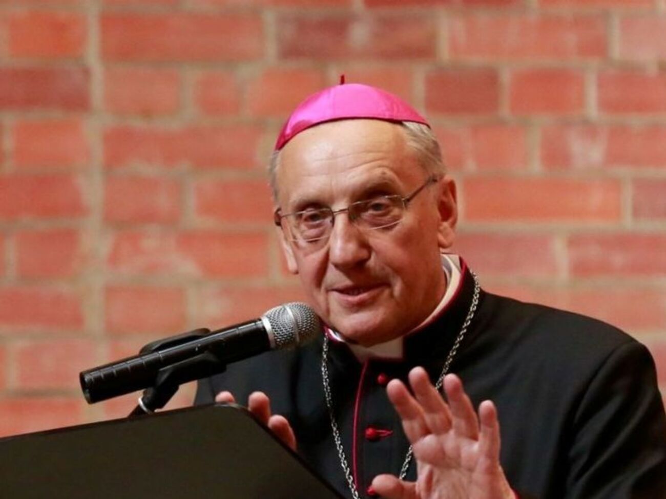 Кондрусевич: Варто пам'ятати, що поранити й вбити можуть не тільки танки та зброя, але й слова