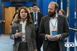 На отставке обоих советников настаивал ряд консерваторов