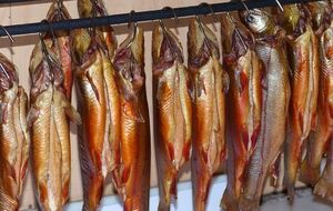 В Госпродпотребслужбе посоветовали не покупать мясные и рыбные изделия в стихийных точках продажи