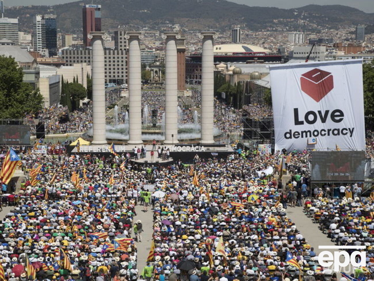 Тисячі людей вийшли на підтримку незалежності регіону