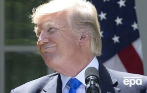 Трамп сделал несколько фото с молодоженами в своем гольф-клубе