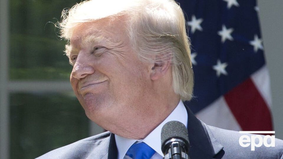 Трамп зробив кілька фото з молодятами у своєму гольф-клубі