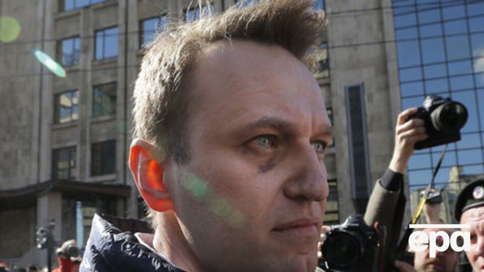 За словами дружини Навального Юлії, після затримання він просив передати, що плани щодо антикорупційного мітингу на Тверській вулиці в Москві не змінюються