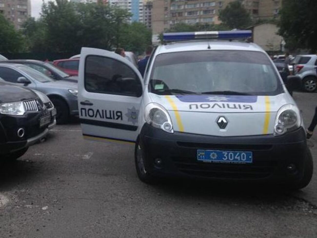 На місці вбивства жінки в Києві поліцейські вилучили три стріляні гільзи