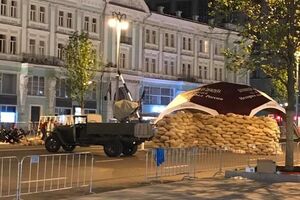 По данным РБК, на Тверской в Москве находятся около 200 человек