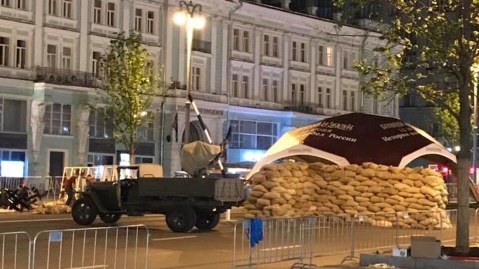 За даними РБК, на Тверській у Москві перебуває приблизно 200 осіб